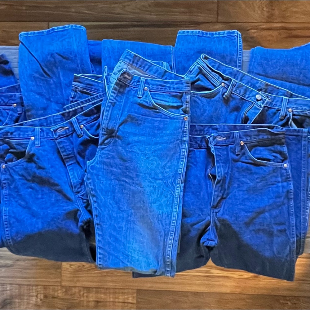 2 pairs 32x34 MWZGK Men’s Authentic Wrangler Jean